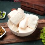 Telemea de casă: Rețeta autentică și tradiții în producția de brânză